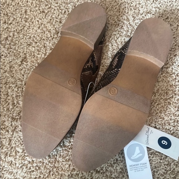 Universal Threads Faux Snakeskin Loafers mules sz 9 - Picture 3 of 5